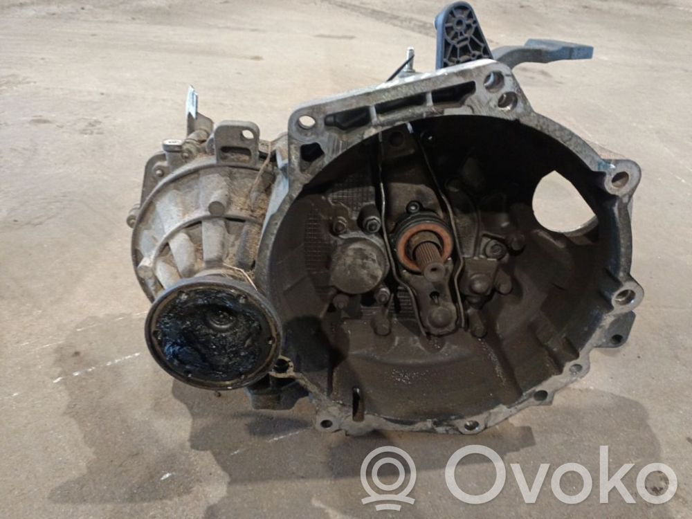 Volkswagen PASSAT B6 Cutie viteze manuală cu 5 trepte