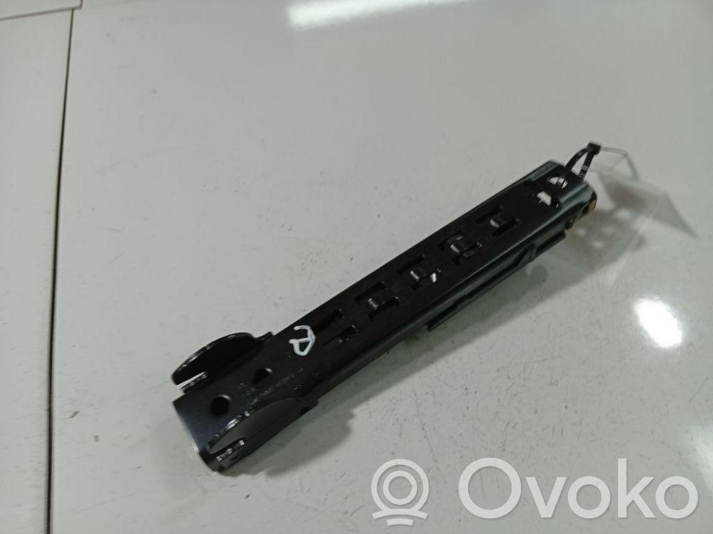 Volkswagen PASSAT B6 Rail de réglage hauteur de ceinture de sécurité