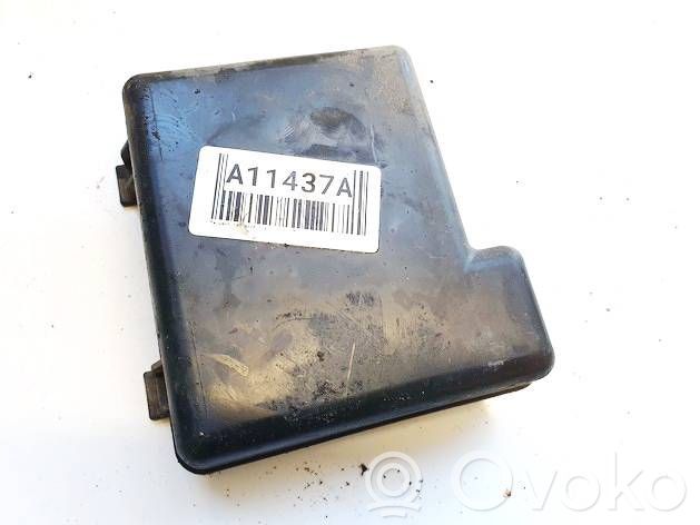 Peugeot 107 Tapa de caja de fusibles