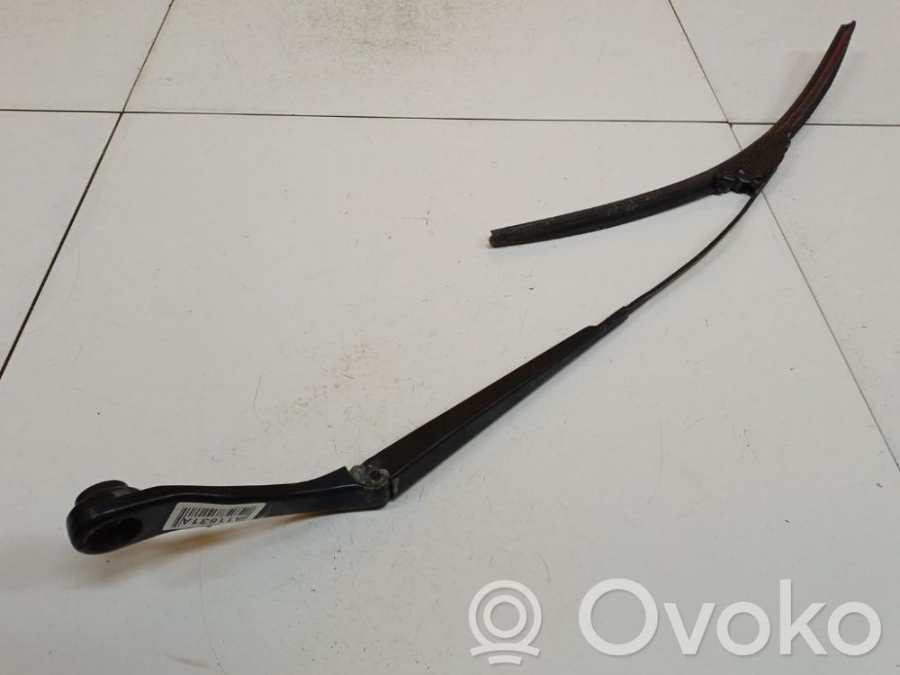 Dodge Journey Brazo del limpiaparabrisas delantero