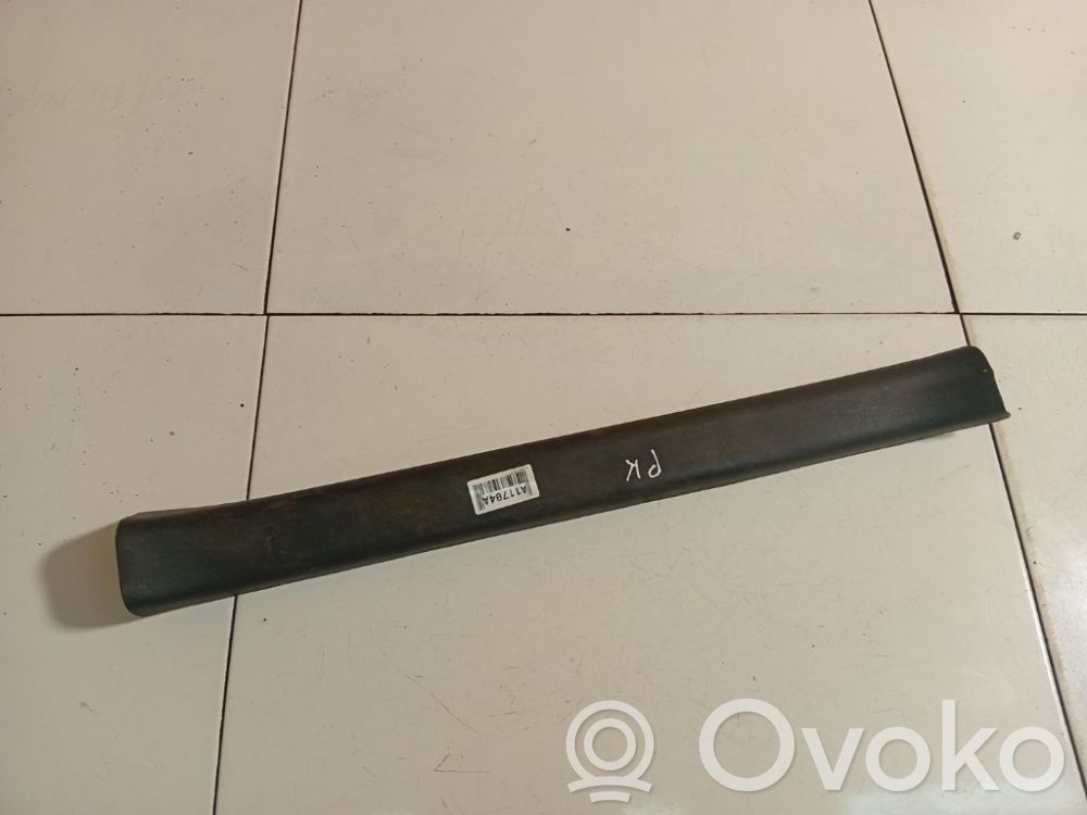 Toyota Yaris Copertura del rivestimento del sottoporta anteriore