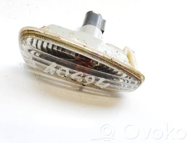 KIA Ceed Semnalizator bară față 