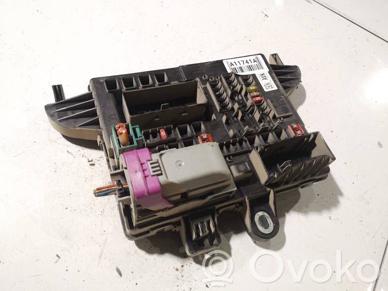 Opel Insignia A Skrzynka bezpieczników / Komplet