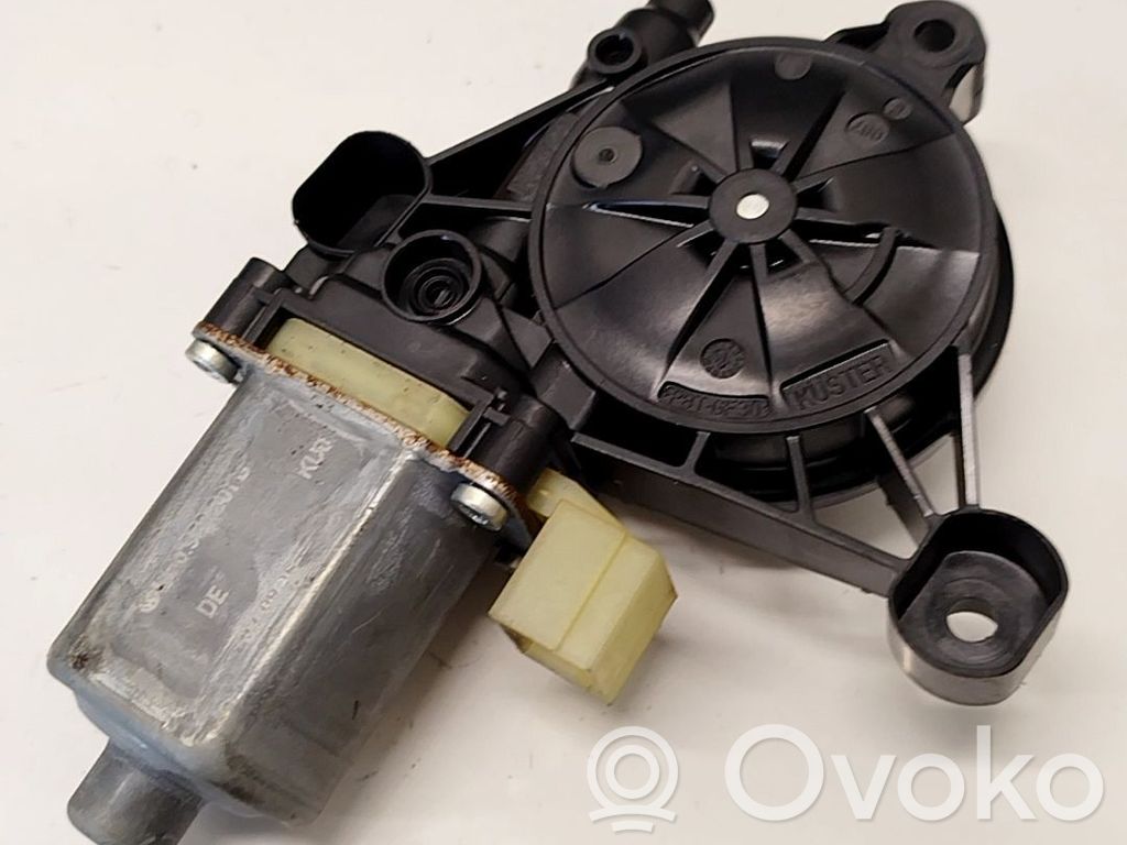 Volkswagen Golf VII Silnik regulatora szyby drzwi przednich