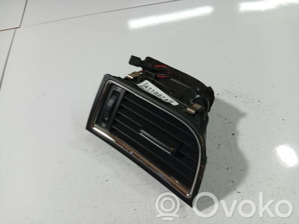 Skoda Superb B6 (3T) Dysze / Kratki środkowego nawiewu deski rozdzielczej 
