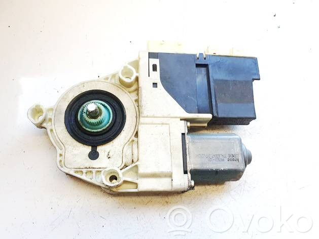 Peugeot 307 Moteur de lève-vitre de porte avant