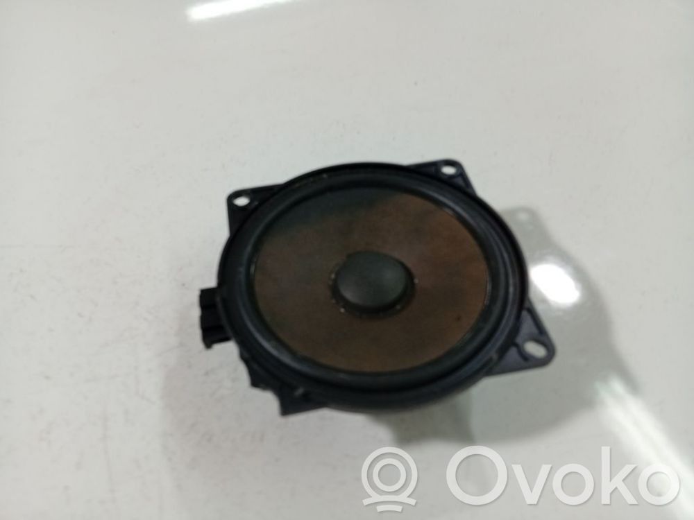 Volkswagen Golf V Haut-parleur de porte avant