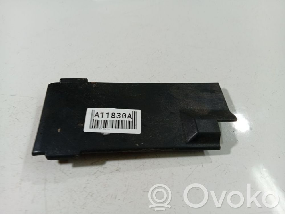 Volkswagen Golf V Rivestimento inferiore laterale del sedile posteriore