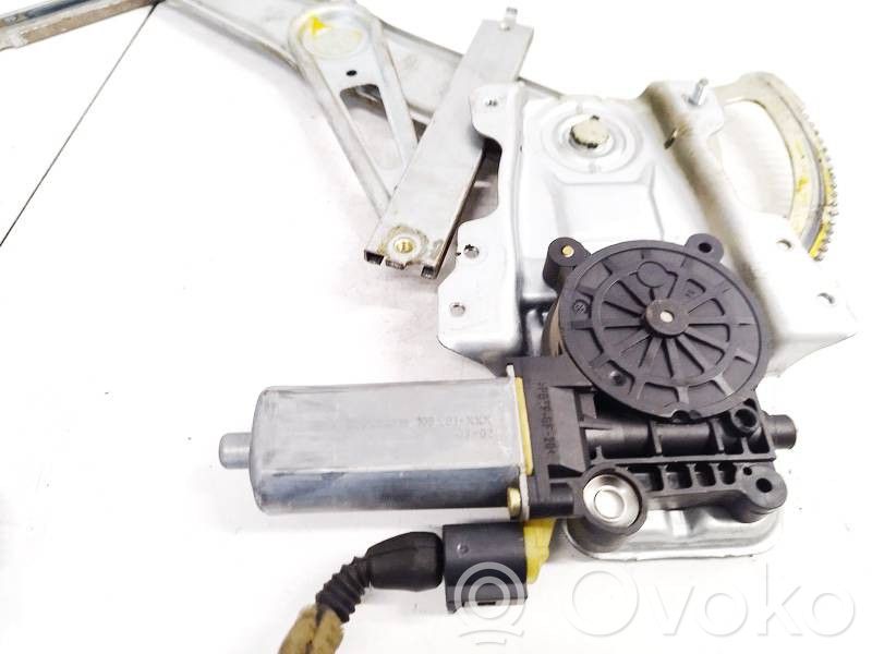 Toyota Yaris Motor del regulador de la ventanilla de la puerta delantera
