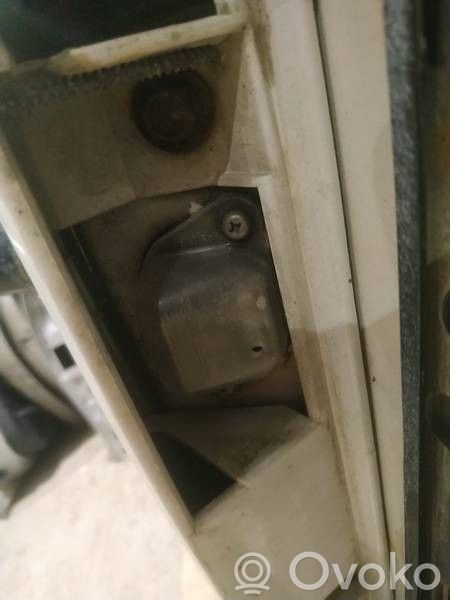 Mazda 626 Éclairage de plaque d'immatriculation 