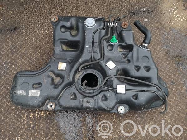 Toyota Avensis T270 Fuel tank 