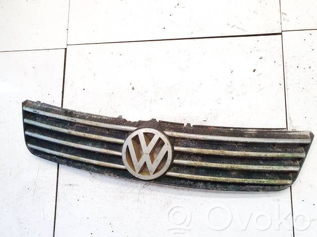 Volkswagen PASSAT B5 Etusäleikkö 