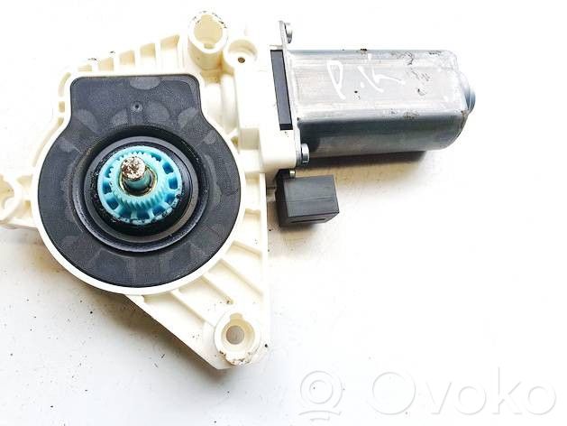 Volkswagen PASSAT B8 Silnik regulatora szyby drzwi przednich