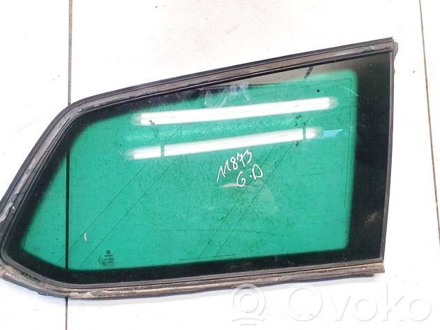 Volkswagen PASSAT B8 Vitre latérale arrière 