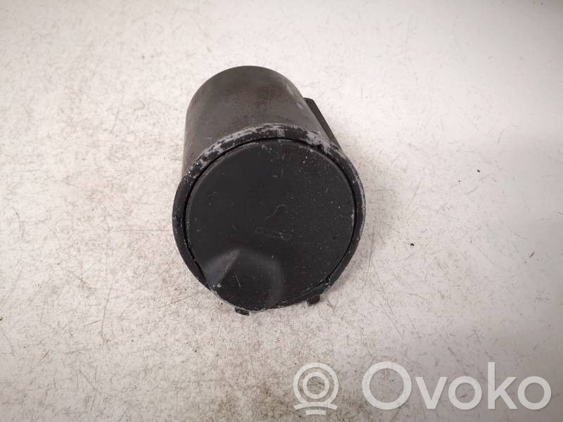 Volvo S60 Peleninė panelėje 