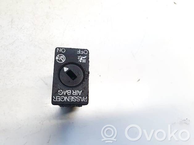 Volkswagen PASSAT B8 Interruttore airbag passeggero on/off 