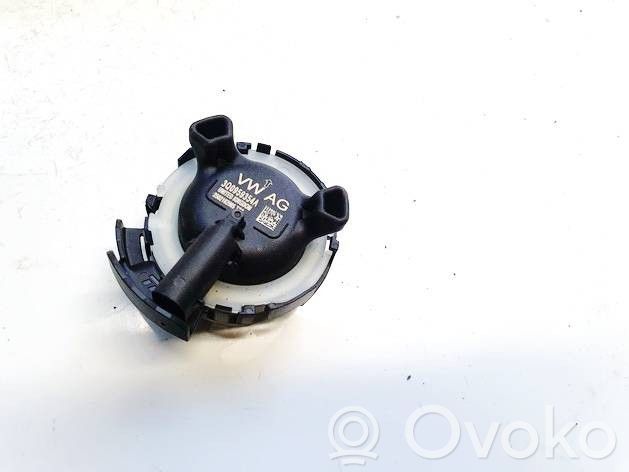 Volkswagen PASSAT B8 Senzor impact/declanșare airbag 