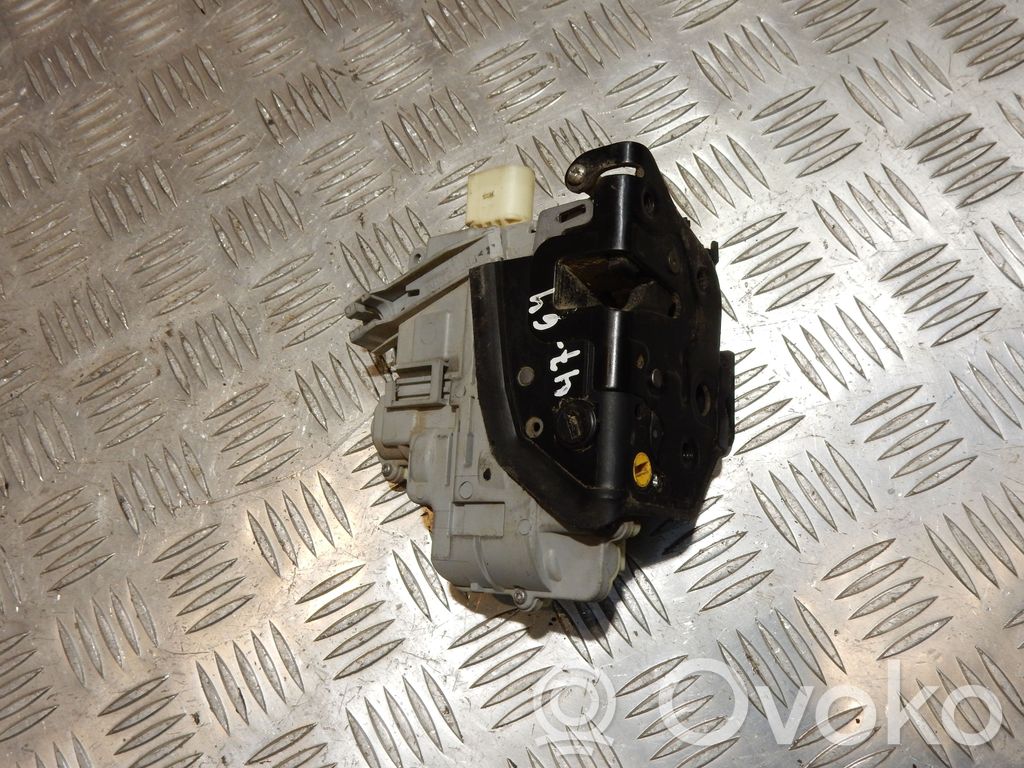 Zamek drzwi tylnych   3C4839015A,VW,4764