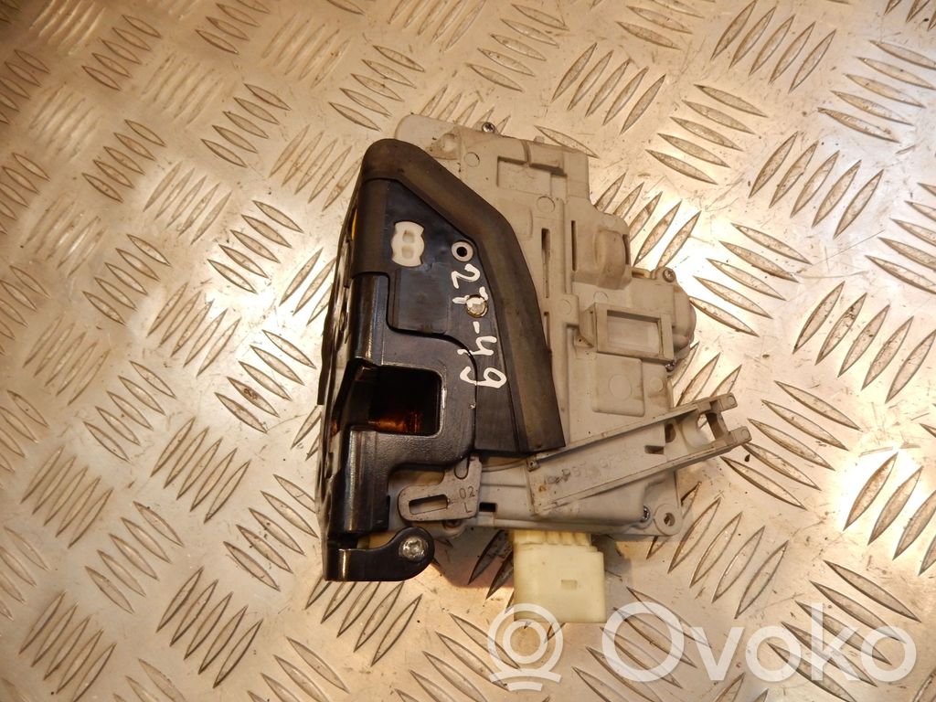 Volkswagen PASSAT B6 Galinių durų spyna 