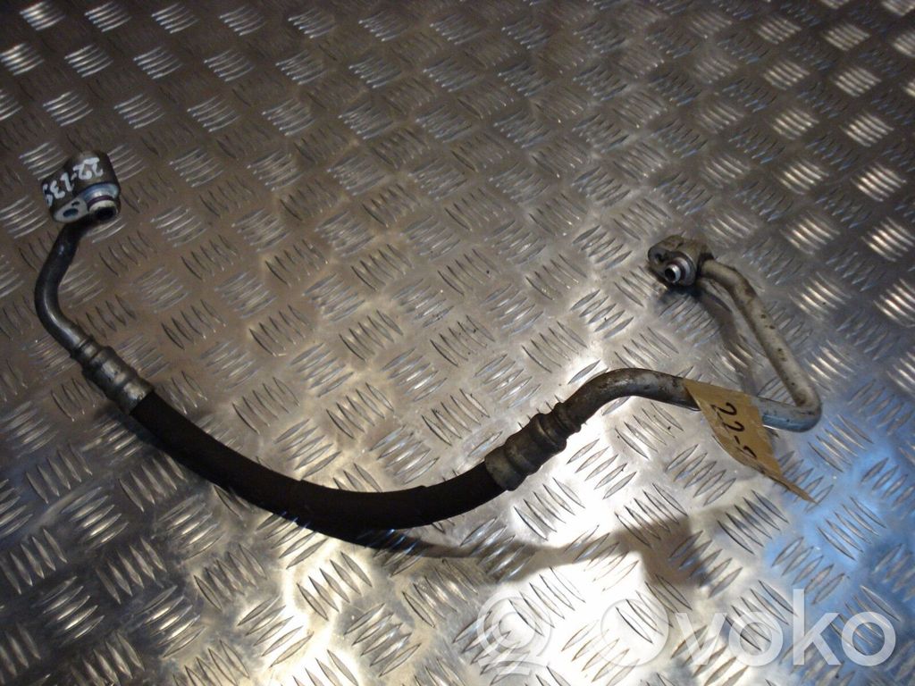 Volkswagen PASSAT B6 Air conditioning (A/C) pipe/hose 