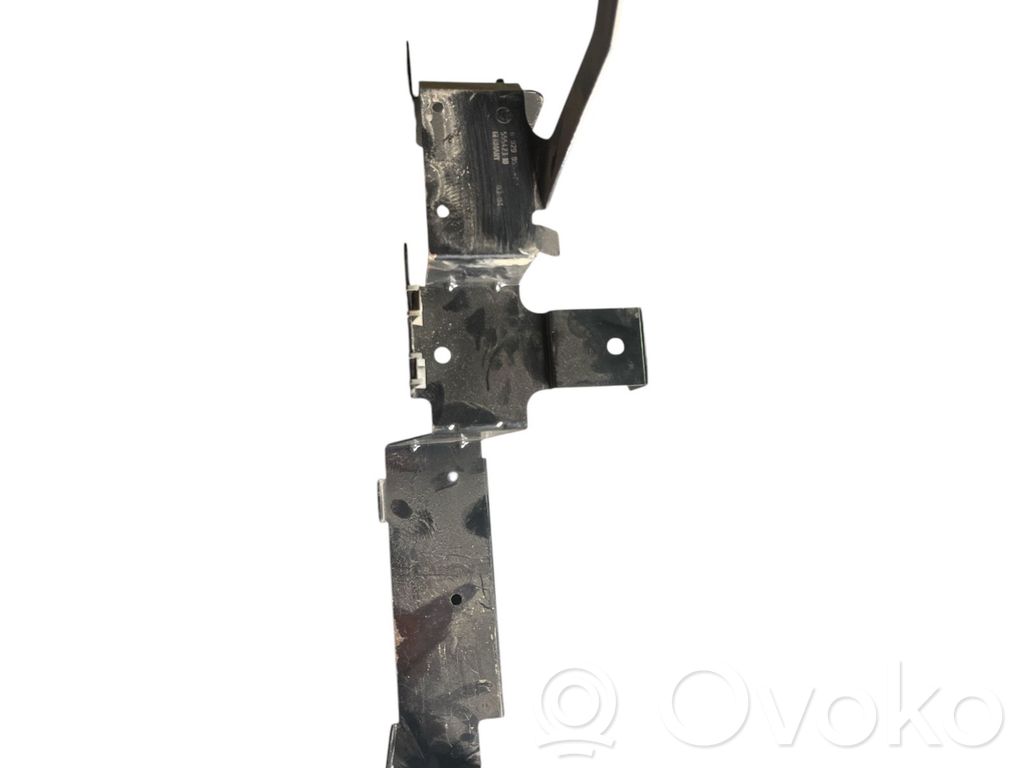 Tie down hook / loop   6929955