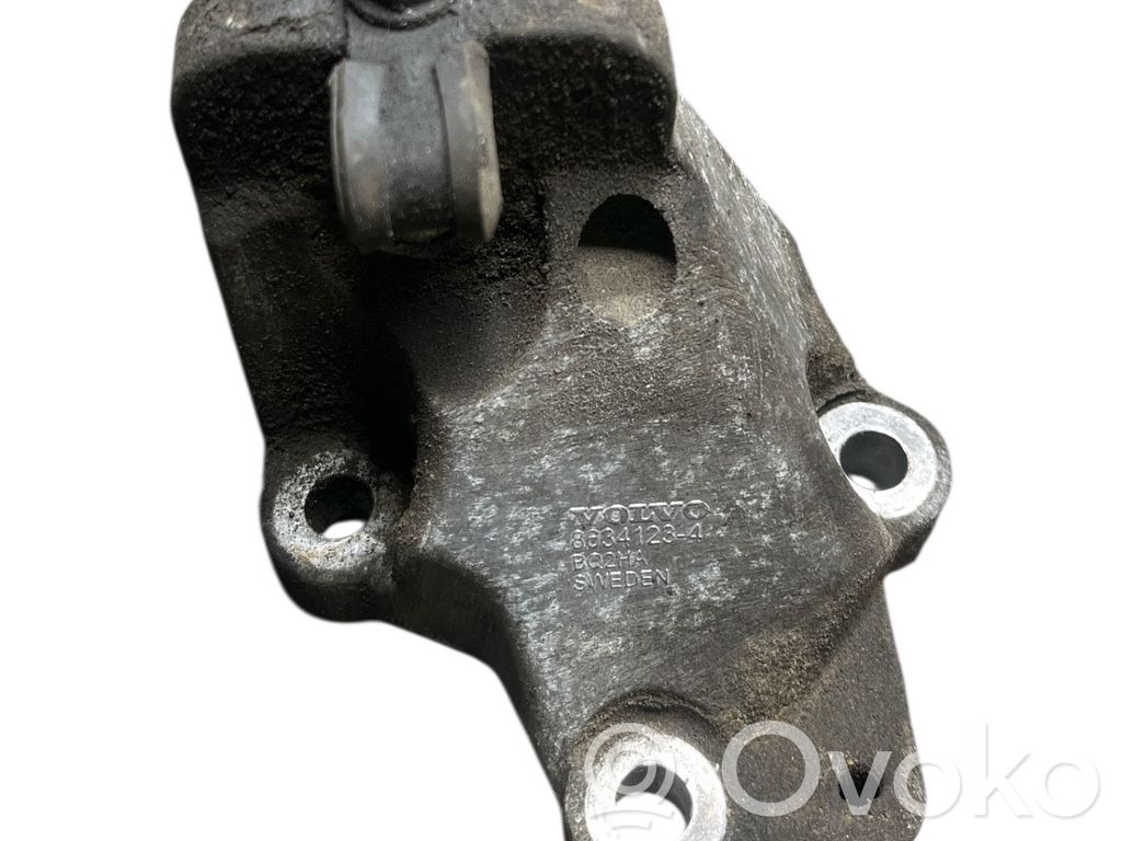 Engine mounting bracket   8634123,B02HA