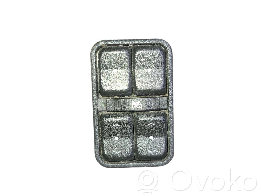 Opel Meriva A Electric window control switch 