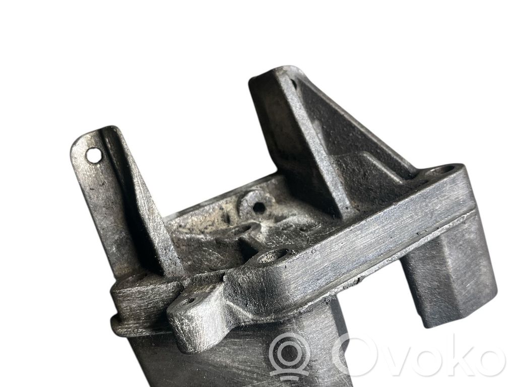 Nissan Interstar Engine mounting bracket 
