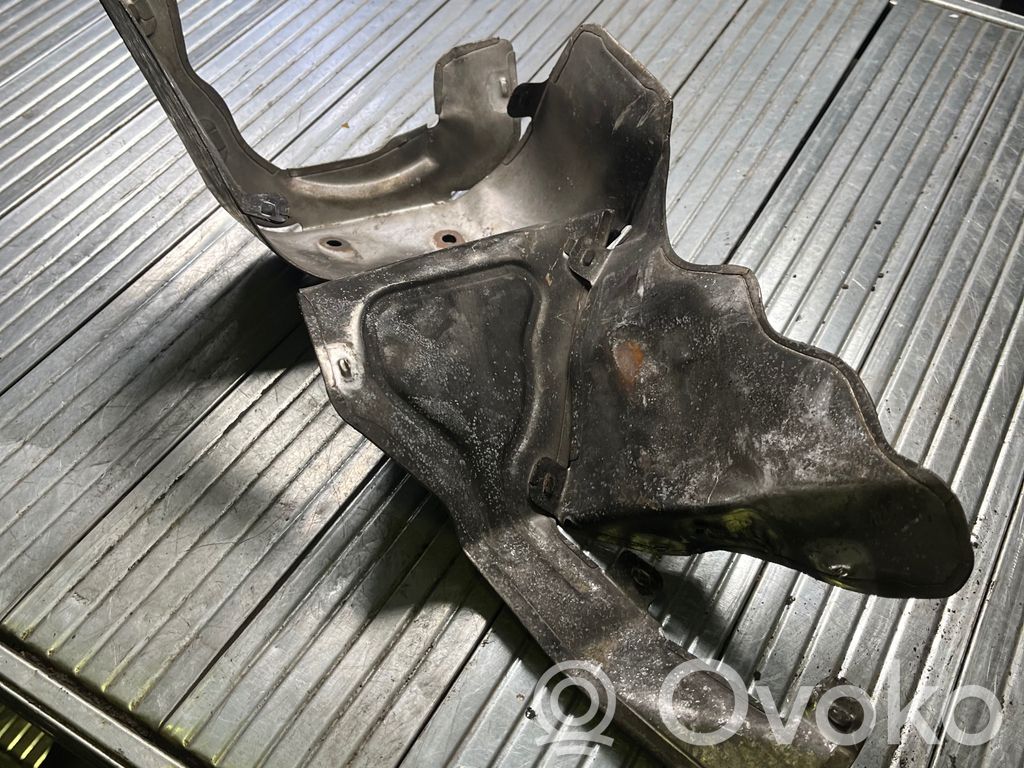 Heat shield in engine bay   059145325