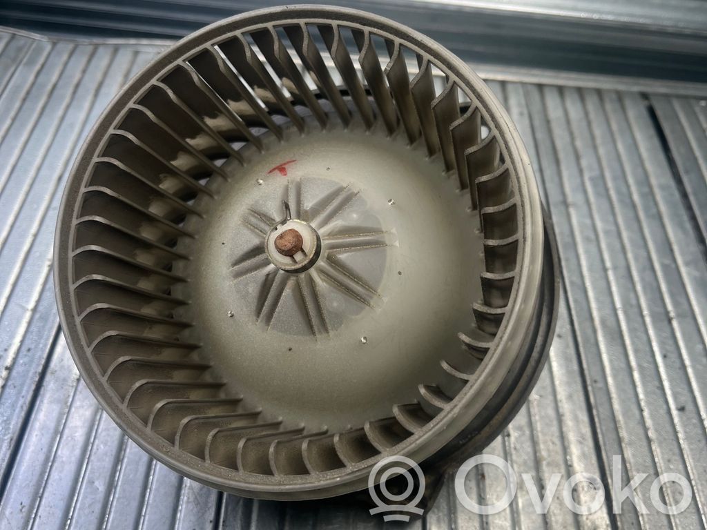 Toyota Yaris Lämmittimen puhallin 