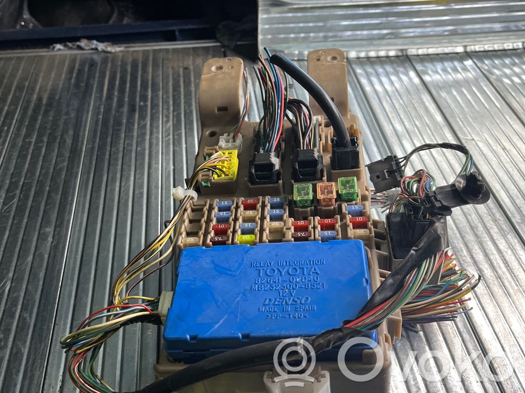 Toyota Corolla E120 E130 Drošinātāju bloks 