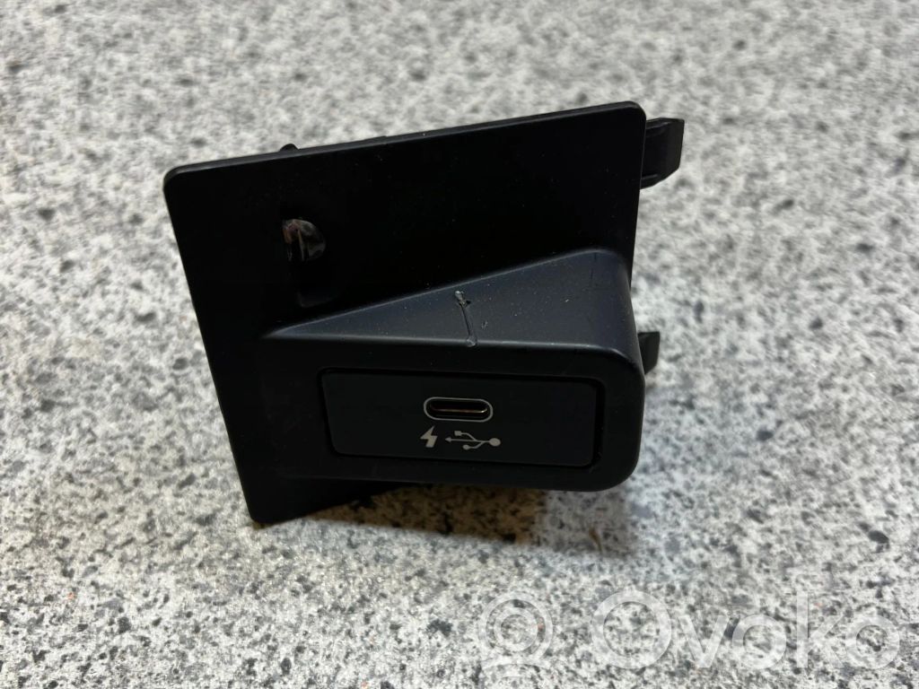 BMW X3 G01 USB socket connector 