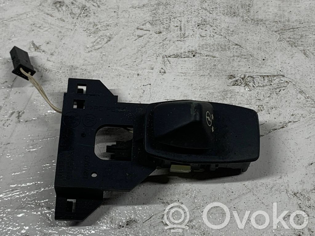 BMW 5 E60 E61 Przełącznik regulacji kierownicy 