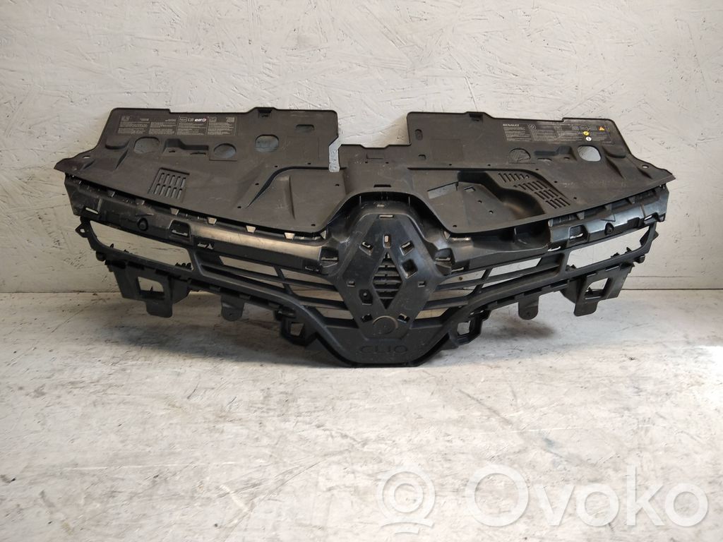 Renault Clio IV Maskownica / Grill / Atrapa górna chłodnicy 