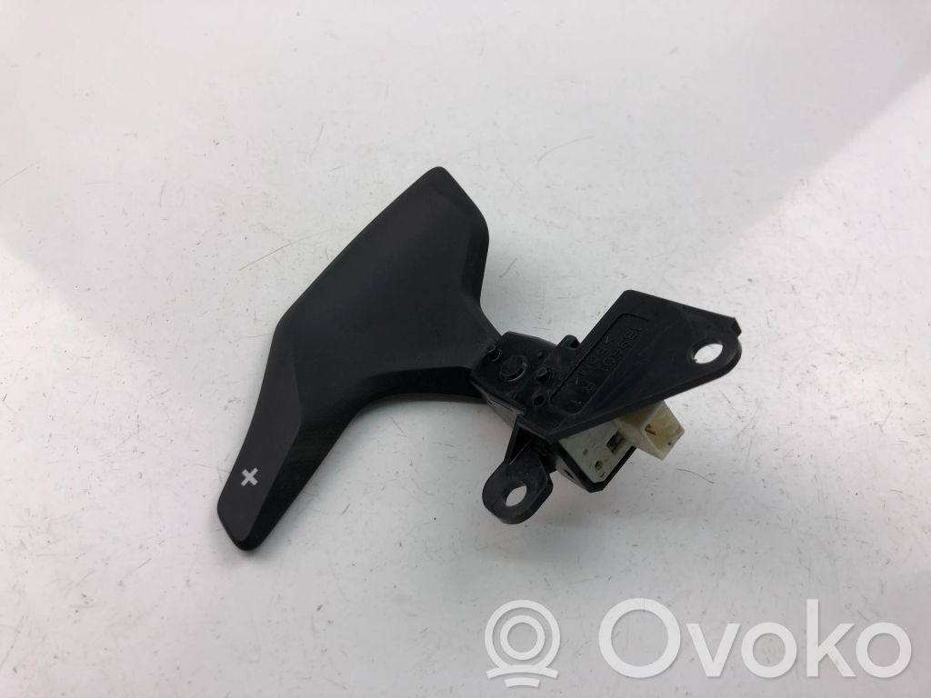 Toyota Verso-S Pulsanti/interruttori sul volante 