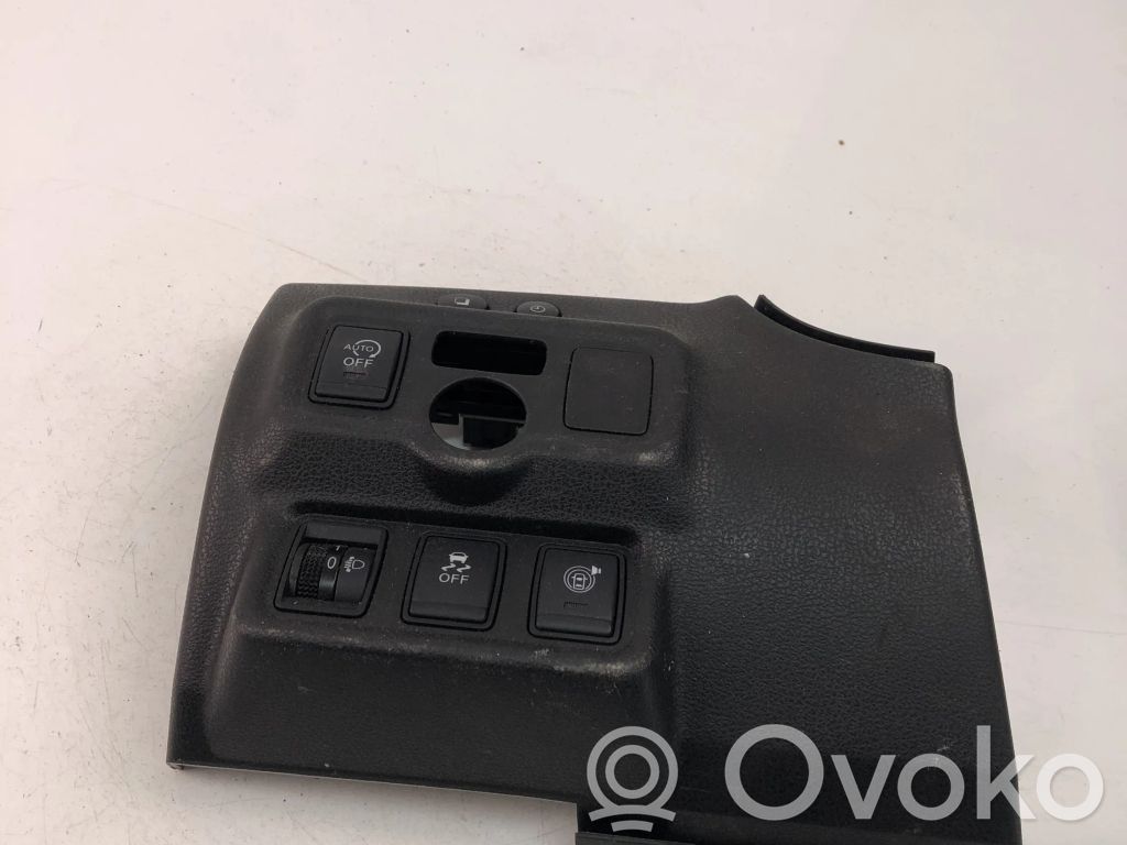 Nissan Note (E12) Wing mirror switch 