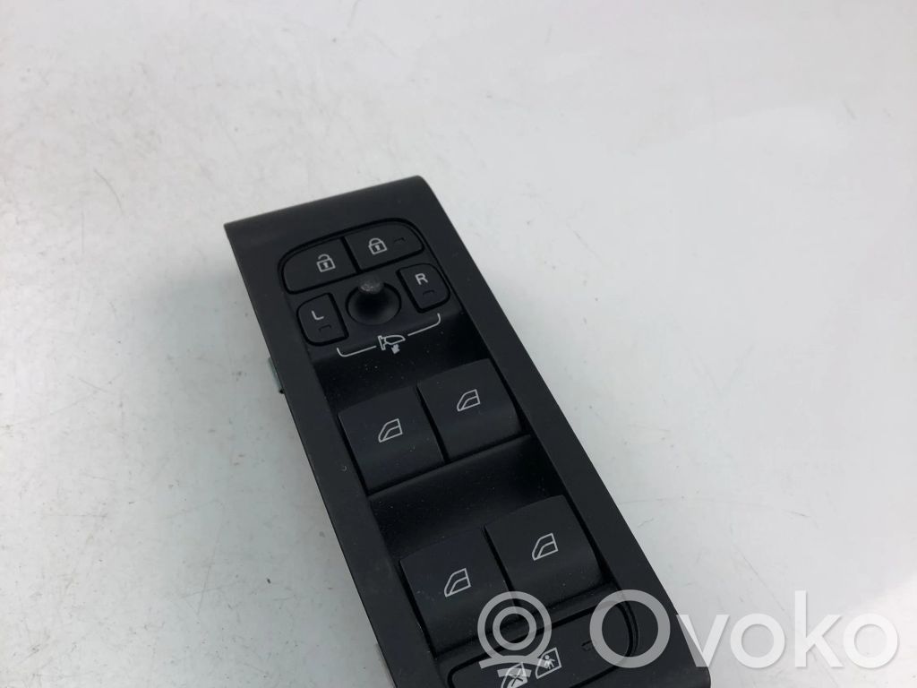 Volvo XC40 Electric window control switch 