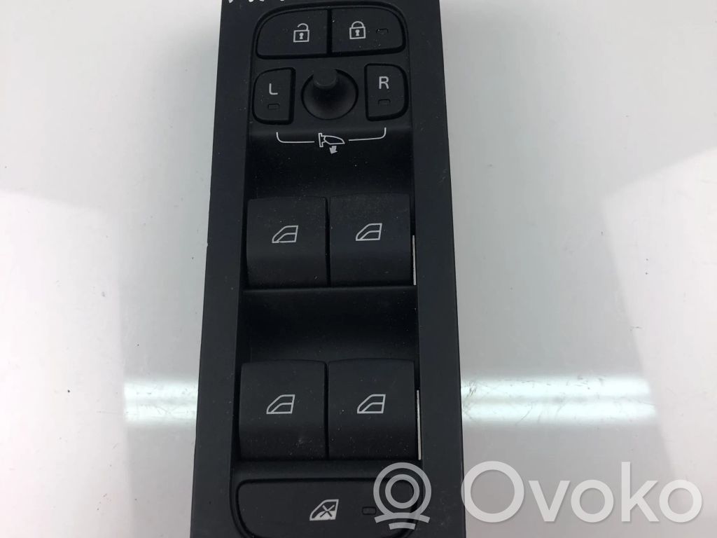 Volvo XC40 Electric window control switch 