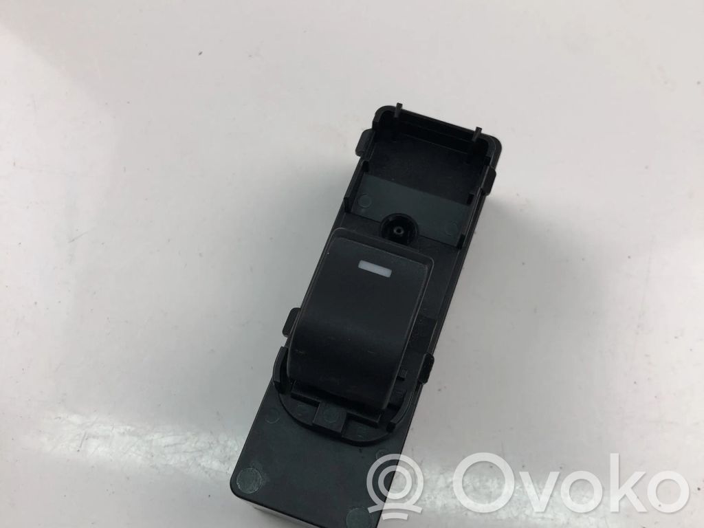 Electric window control switch   GKL166370A
