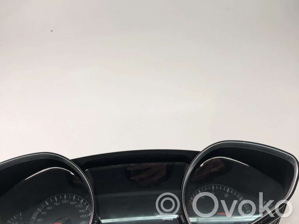 Peugeot 308 Geschwindigkeitsmesser Cockpit 