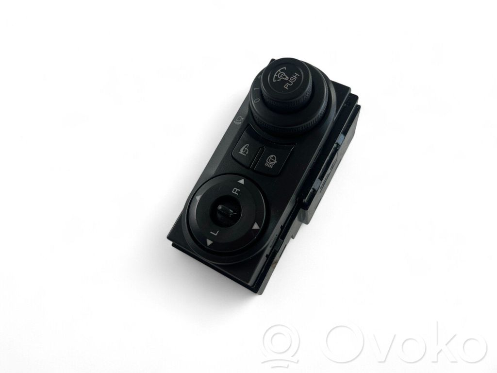 Chevrolet Captiva Wing mirror switch 