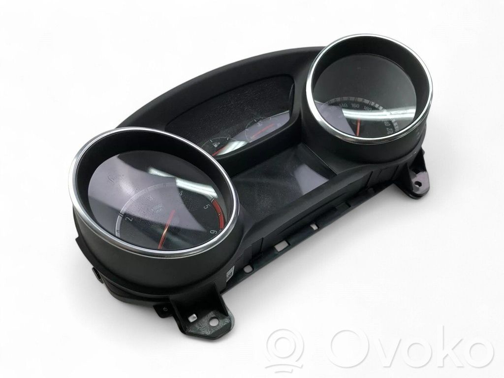 Opel Astra L Geschwindigkeitsmesser Cockpit 