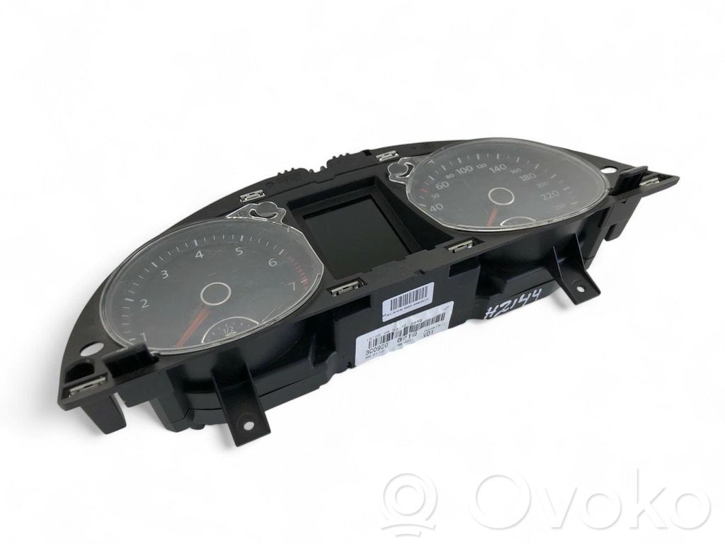 Volkswagen PASSAT B6 Speedometer (instrument cluster) 