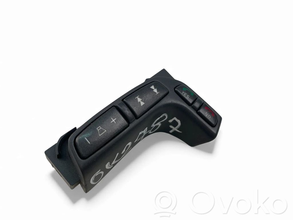 Volvo V70 Steering wheel buttons/switches 