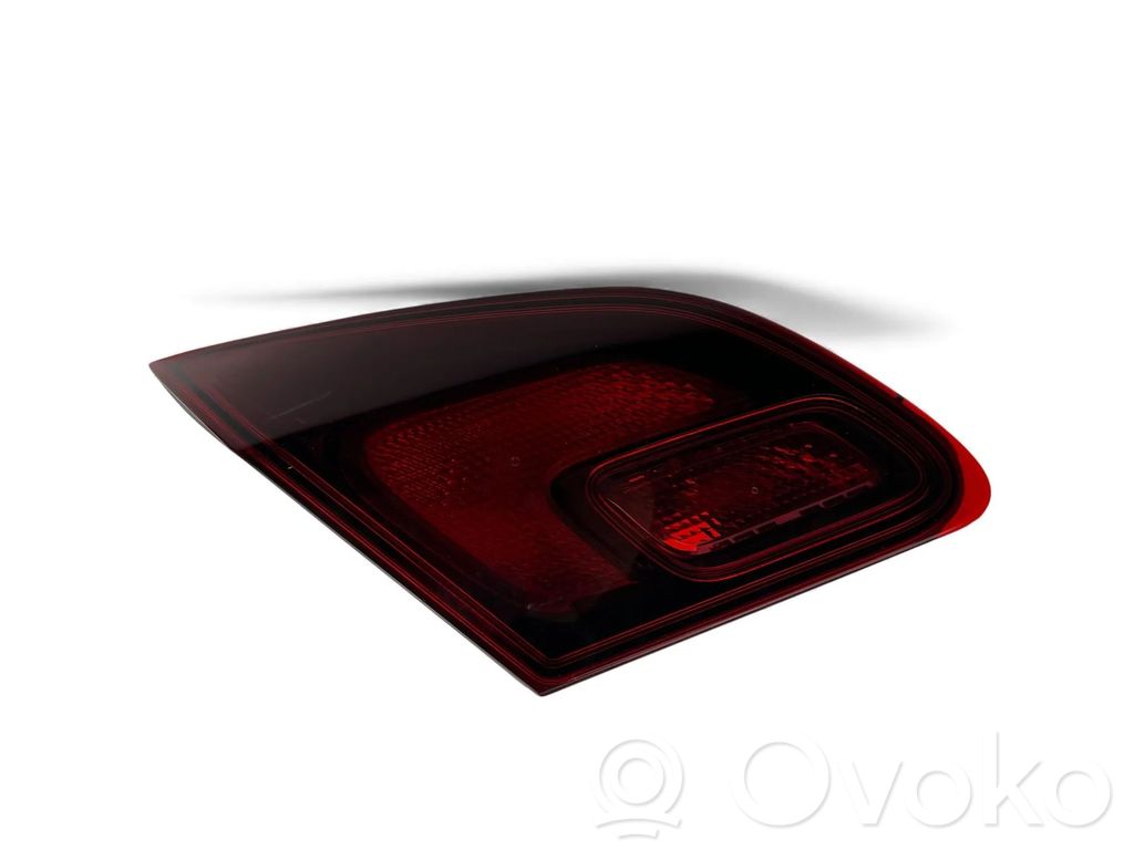 Opel Astra J Aizmugurējais lukturis virsbūvē 