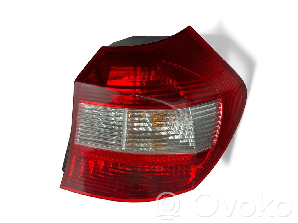 BMW 1 E81 E87 Aizmugurējais lukturis virsbūvē 