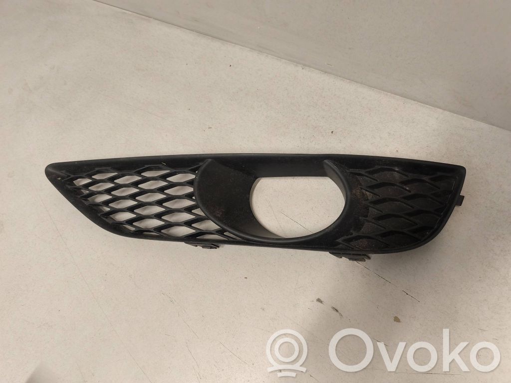 Audi Q7 4L Etusumuvalon ritilä 