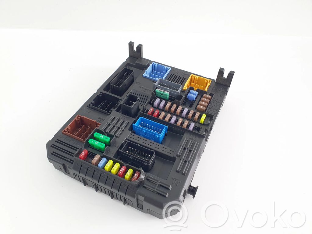 Peugeot Expert Fuse module 