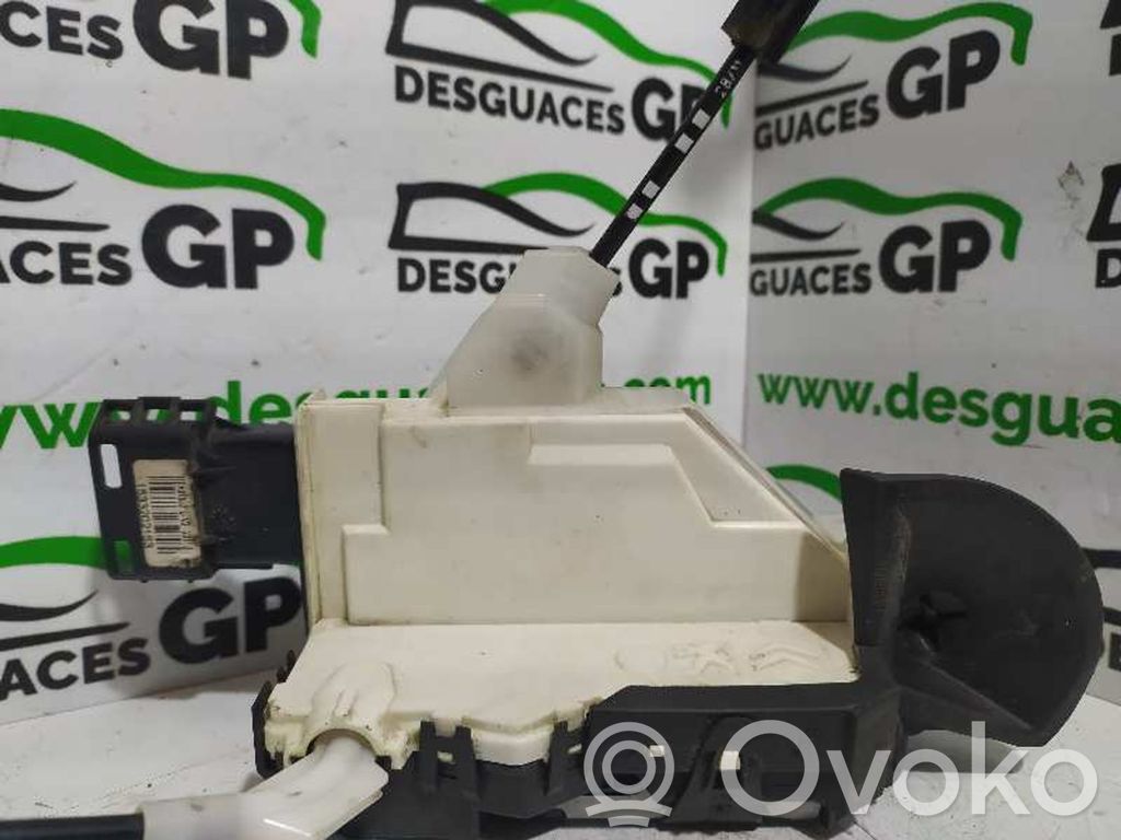Cerradura de puerta delantera