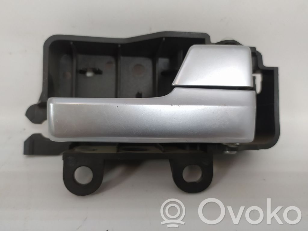 Manecilla interna puerta delantera   8M51R22600AA